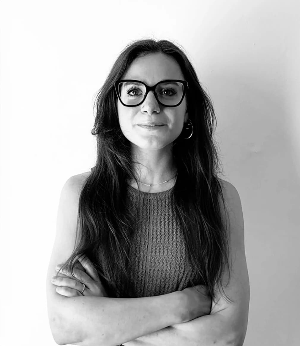Black and white portrait of Alba Dalloni.